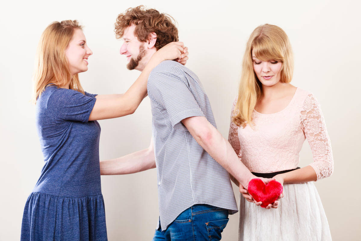 Signs He Isn’t Over His Ex